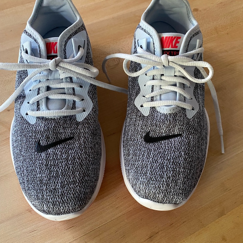 Nike Women's Black and Ice Blue Athletic Shoes